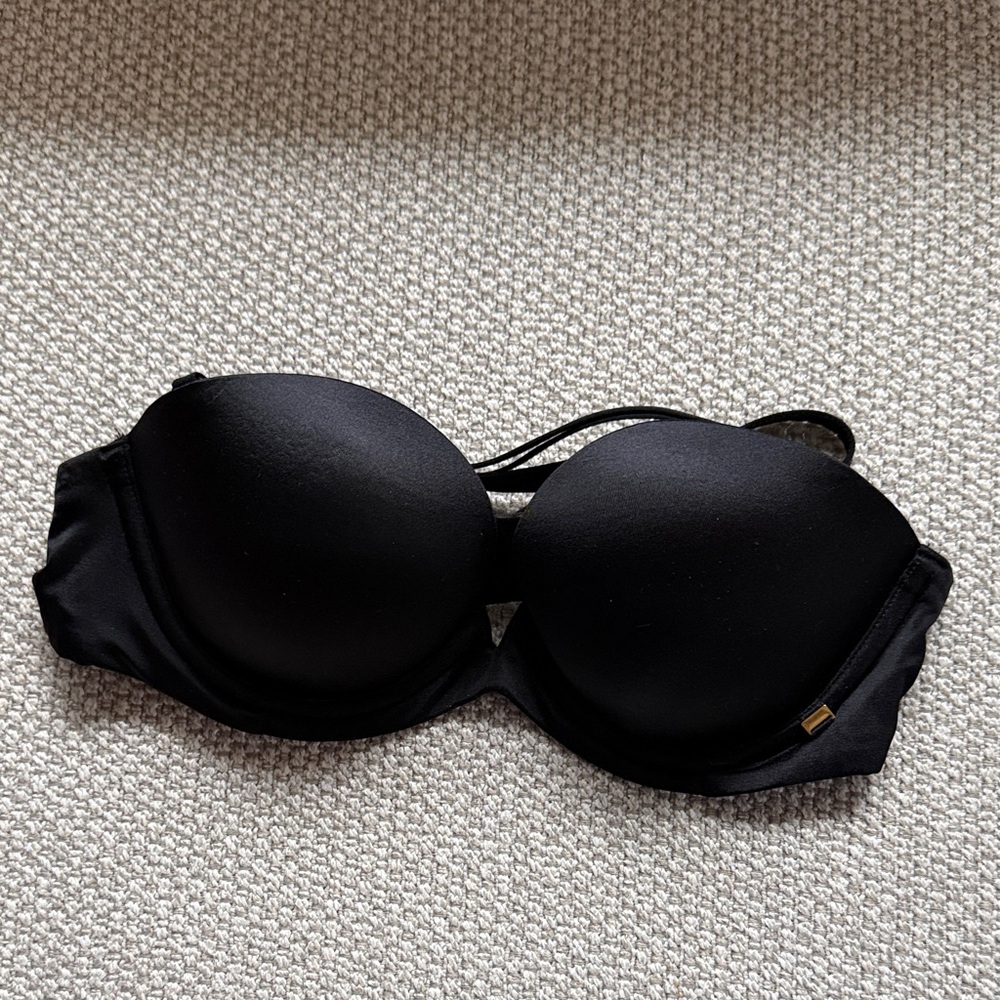 Victoria's Secret Classic Black Bra
Straps fully removable